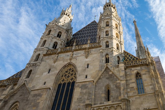 Vienna Highlights Self guided scavenger hunt and Walking Tour - The app flow: riddles, in-app info, and moving point to point
