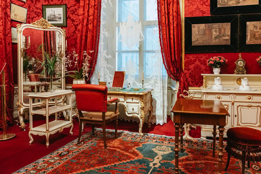 Vienna: Hofburg and Empress Sisi Museum Guided Tour - Inside the Imperial Apartments: where court life becomes readable