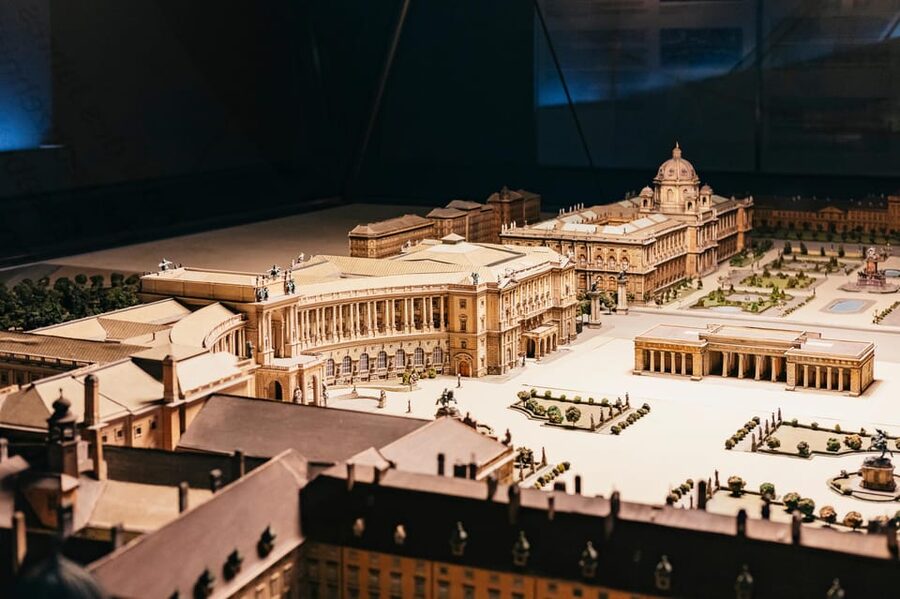 Vienna: Hofburg and Empress Sisi Museum Guided Tour - The Sisi Museum: emotional history, not just portraits