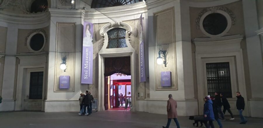 Vienna: Hofburg Palace and Principessa Sissi Tour - The Hofburg and Principessa Sissi: why this tour works