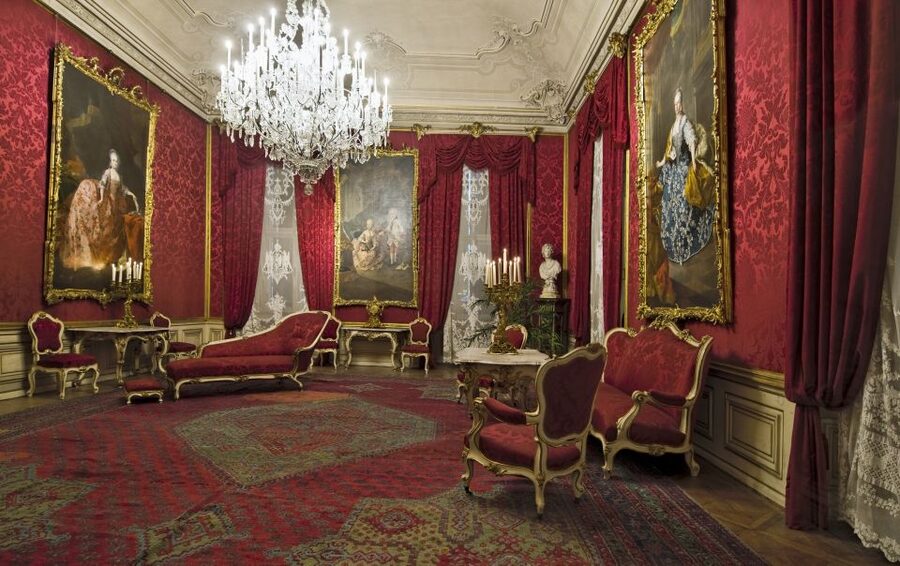 Vienna: Hofburg Palace and Sisi Museum Skip-the-Line Tour - Old Town walking highlights on the 4-hour option