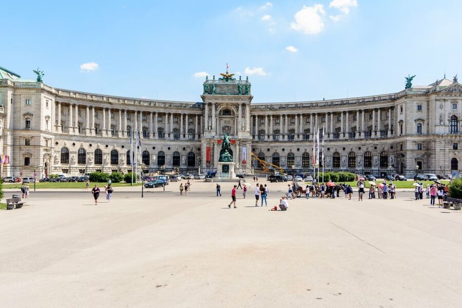 Vienna: Hofburg Palace and Sisi Museum Skip-the-Line Tour - Private car transfers for the 2.5-hour option, and what they’re really for