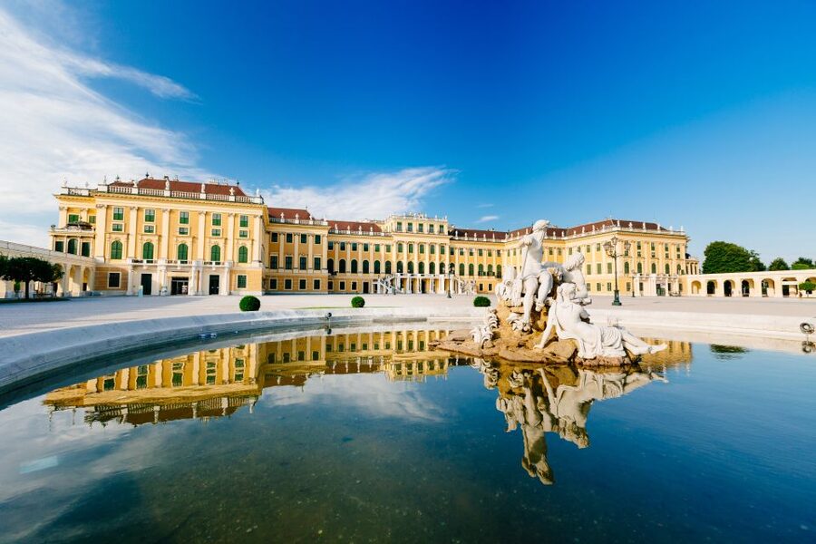 Vienna: Hop-On Hop-Off Sightseeing Bus Tour in 19 Languages - Summer-only Green Route to Grinzing and Cobenzl viewpoints