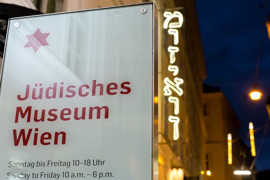 Vienna: Jewish Museum Vienna and Museum Judenplatz Tickets - Ground Floor Meaning: 1945 to Today and the Work of Rebuilding