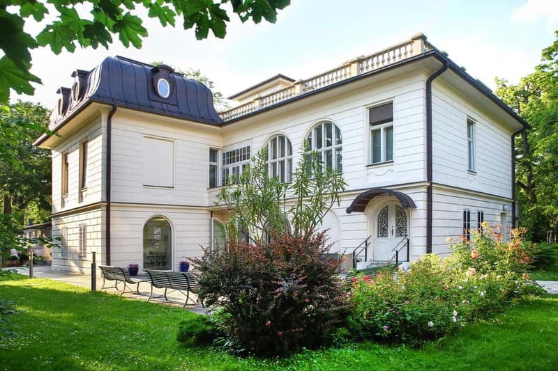 Vienna: Klimt Villa (Gustav Klimt Atelier & Museum) Ticket - Why the Klimt Villa feels different from big Vienna museums