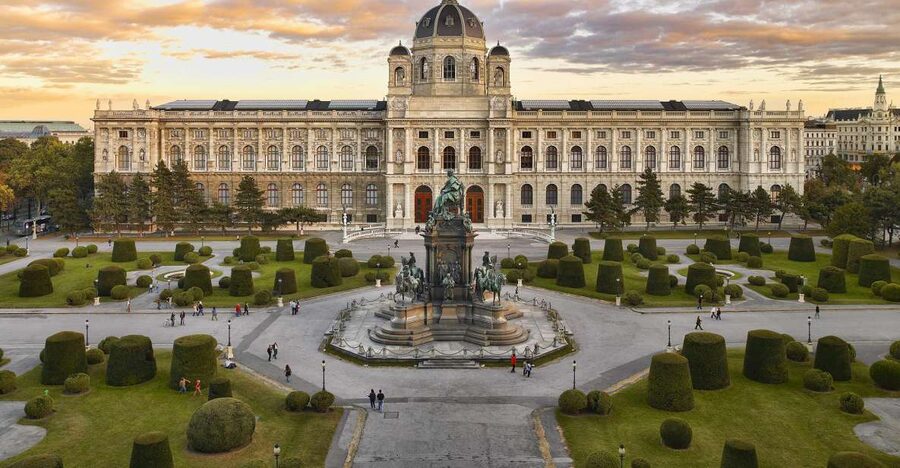Vienna Kunsthistorisches Museum Day Admission Ticket - Entering the Palace-Museum: Building Views You Shouldn’t Skip