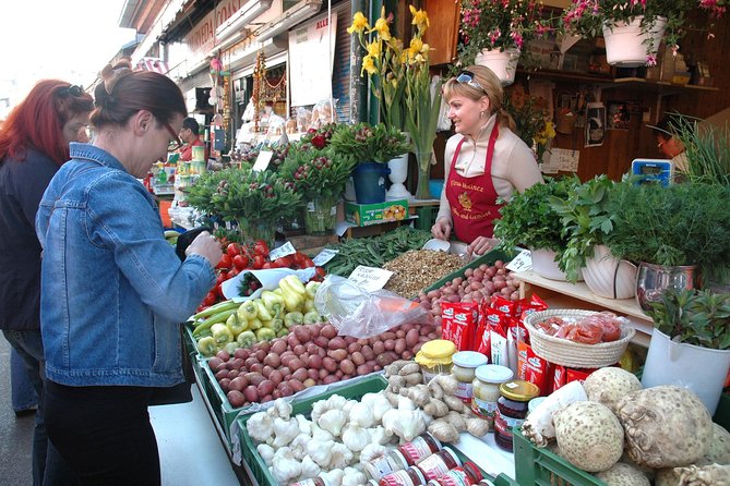 Vienna Naschmarket Food Tasting Tour - How the 4 to 8 person format changes the whole experience