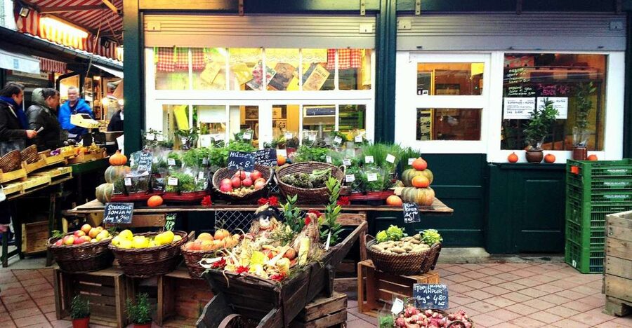 Vienna: Naschmarkt Food Tasting Tour - How the gastrosophic guide makes the market click