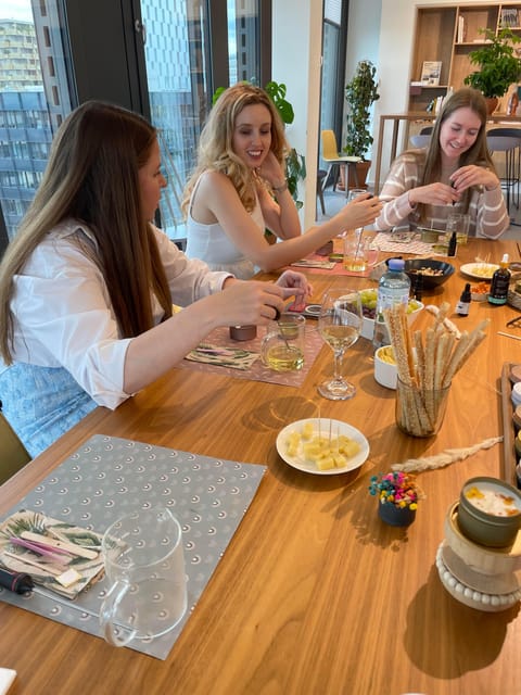 Vienna: Natural soy wax candles Workshop - Dried Flowers Finish: Turning Wax Into Something Elegant