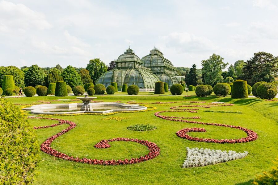 Vienna: Panorama Train Tickets to explore Schönbrunn Palace - Comfort, accessibility, and why this works for more than just sightseeing athletes