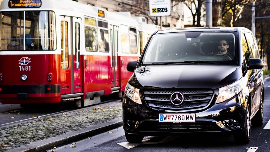 Vienna: Private 3-Hour City Highlights Van Tour - Schönbrunn Palace and the Baroque pleasure gardens stroll