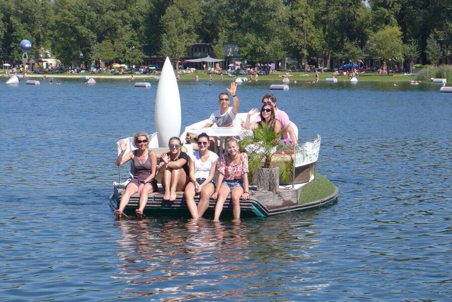 Vienna: Private Floating Island E-Boat Rental on Danube - The 1-hour rhythm: meeting point, dock time, then anchor and relax
