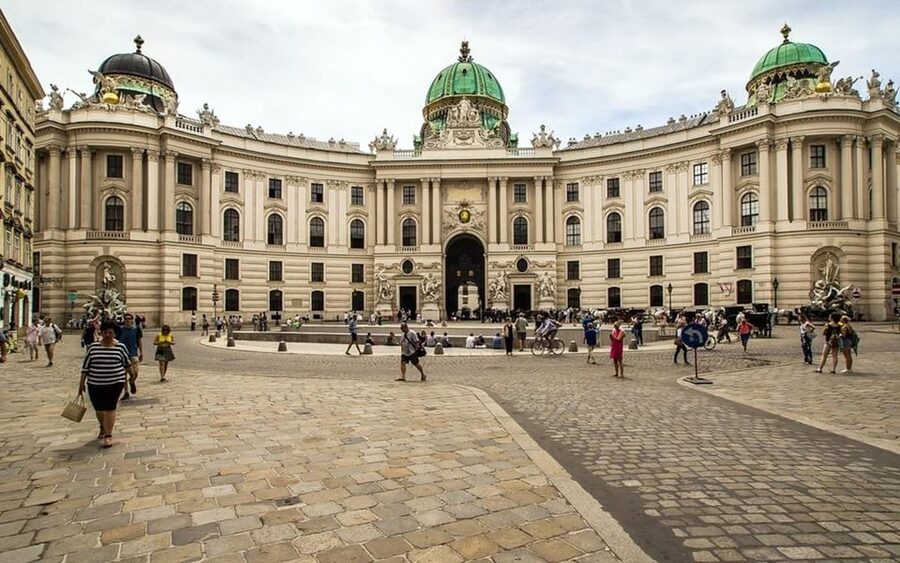 Vienna: Private Half-Day Sightseeing Tour - Belvedere Palace and Schönbrunn Palace, Big Names, Big Ticket Decisions