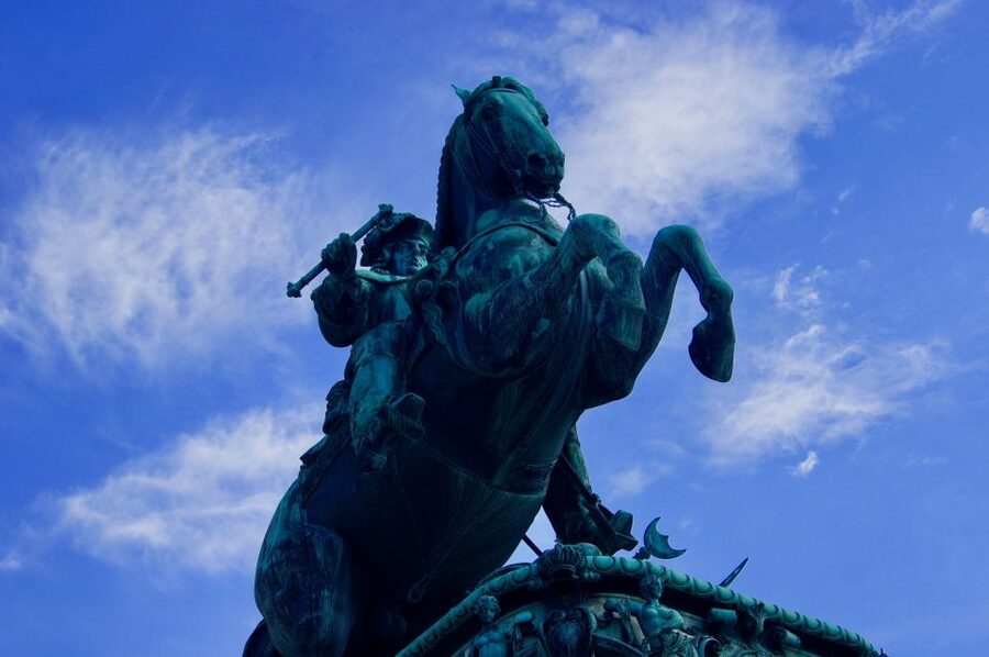 Vienna: Private Jewish Walking Tour - University of Vienna stops the story from feeling vague