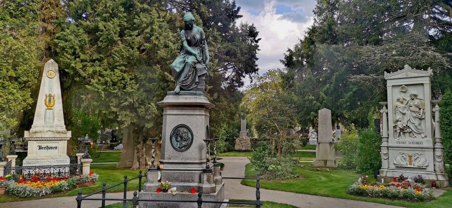 Vienna: Private Walking Tour of the Central Cemetery - Finding the 2nd Gate: the small details that save time