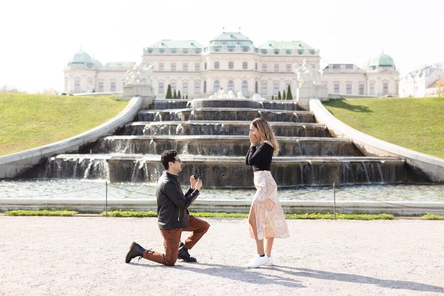 Vienna: Professional Photoshooting - Duration and walking reality: one hour goes fast, so wear the right shoes