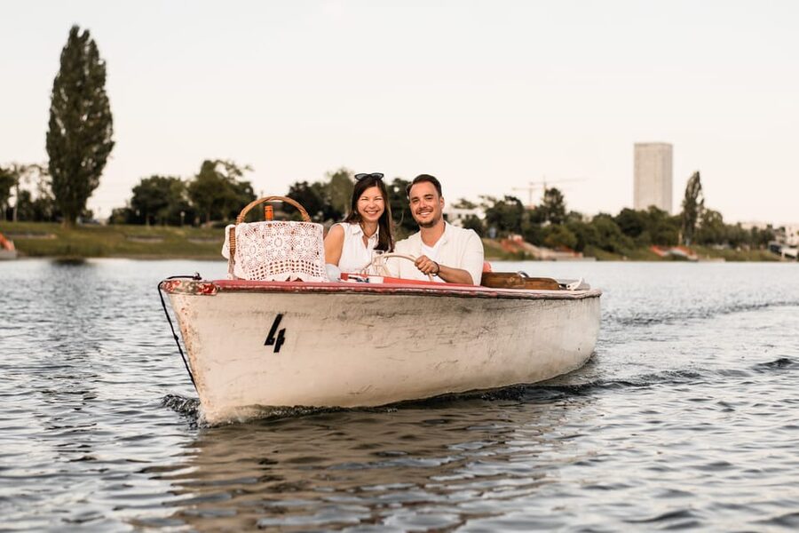 Vienna: Retro Boat Tour on the Danube River with Picnic - Weather in Vienna’s river world: the Old Danube microclimate matters