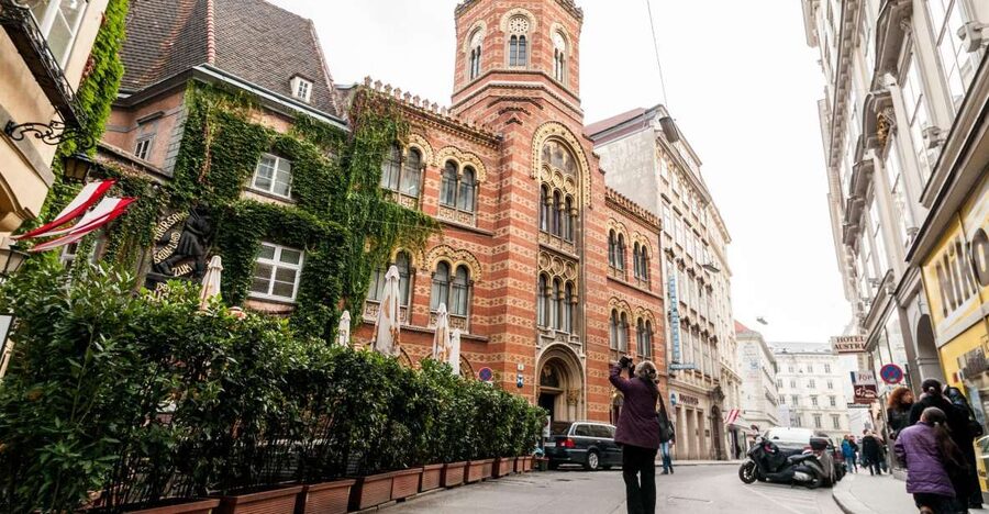 Vienna: Romantic Old Town 2-Hour Discovery Tour - Starting at the Anchor Clock in Hoher Markt