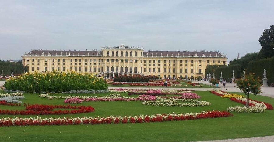 Vienna: Schönbrunn Palace and City Center Guided Tour - Metro Transfer: How to Use the 15 Minutes Between Palace and Center
