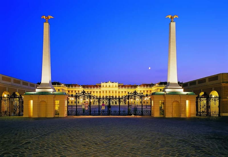 Vienna: Schönbrunn Palace Evening Tour, Dinner and Concert - After-hours Schönbrunn Palace tour: audio guide time in the royal rooms