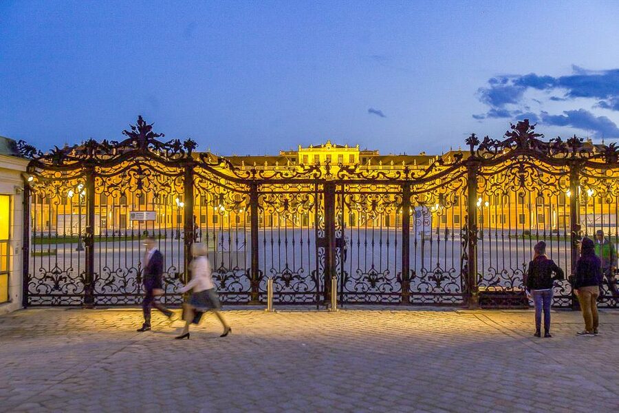 Vienna: Schönbrunn Palace & Gardens Skip-the-Line Tour - The Great Gallery and Hall of Ceremonies, the 40-meter moment