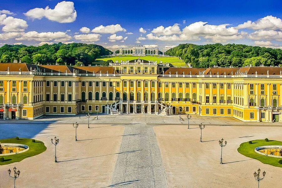 Vienna: Schönbrunn Palace & Gardens Skip-the-Line Tour - Habsburgs and Empress Sissi: stories that connect the dots