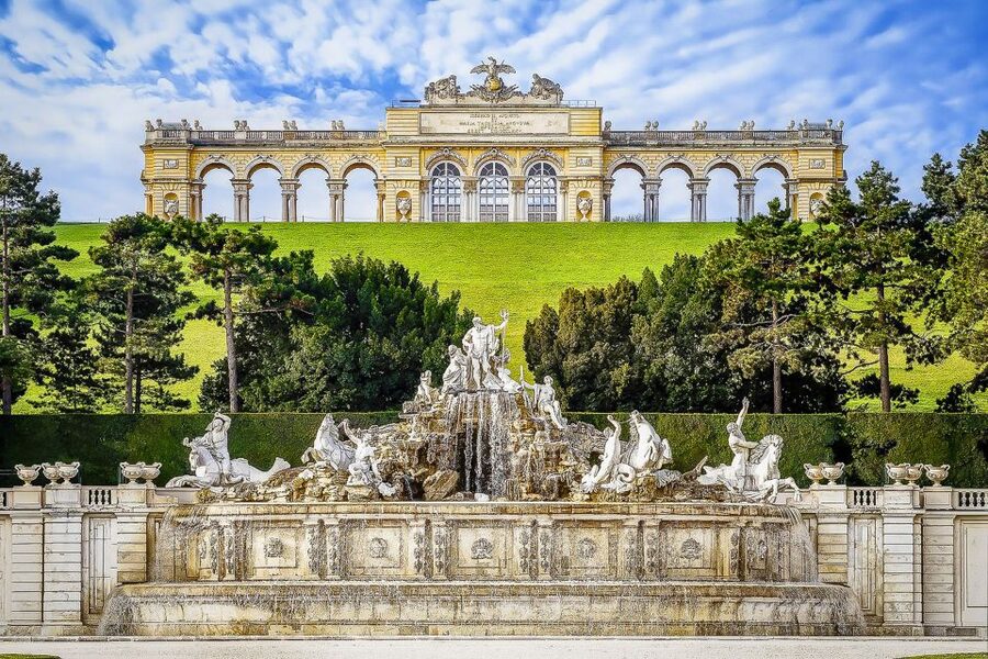 Vienna: Schönbrunn Palace & Gardens Skip-the-Line Tour - Group size and the guide difference you feel in the first five minutes
