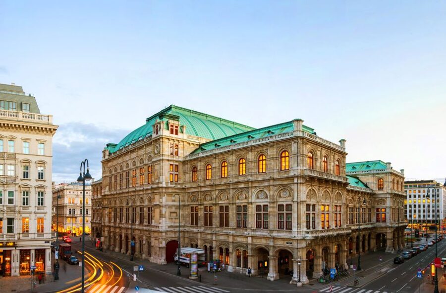 Vienna: Self-Guided Audio Walking Tour on Your Phone - Offline on your phone: download steps, storage, and weak-signal reality