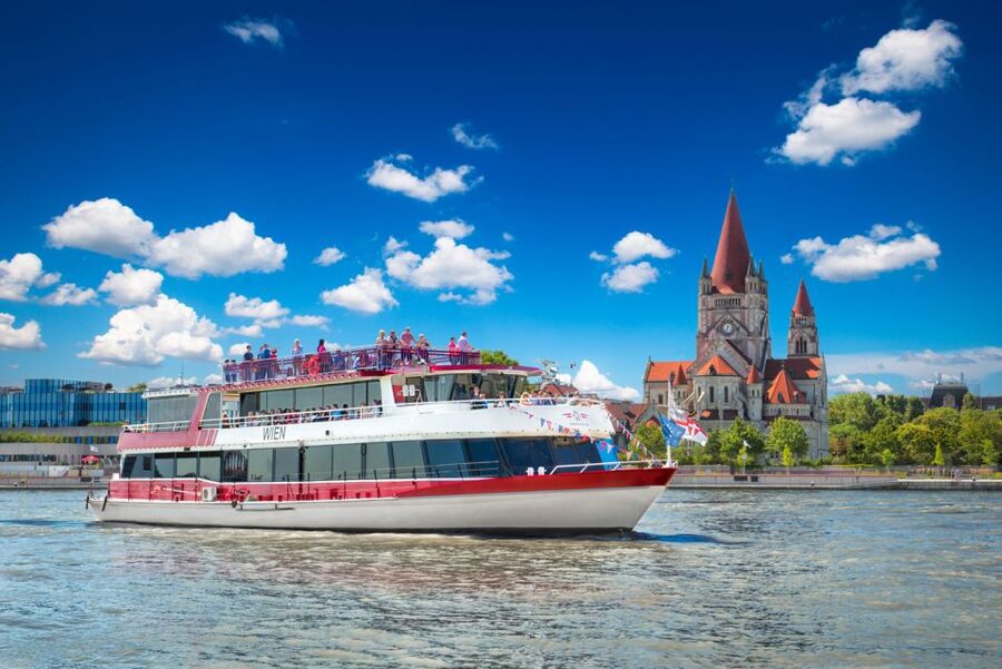 Vienna: Sightseeing Boat Tour with Lunch - Quick, practical highlights