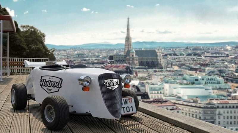 Vienna: Sightseeing Tour in Hotrod - Photo stops at Heroes’ Square and the Hofburg Palace
