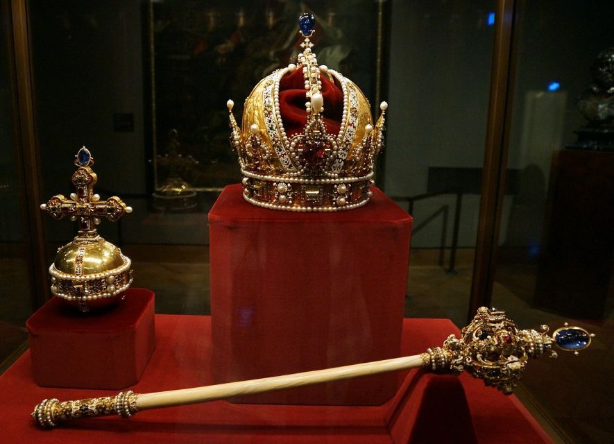 Vienna: Skip-the-Line Hofburg Ticket & Sisi Museum Tour - Elisabeth’s private spaces: bedrooms and the dressing room moment