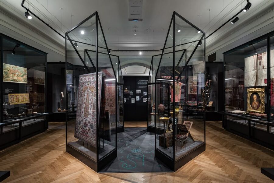 Vienna: Ticket to the Weltmuseum - The Listed Pillar Hall: The Museum’s Heart and Its Built-In Sense of Drama