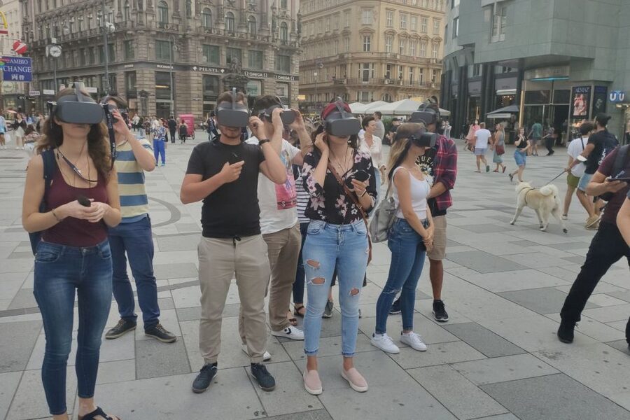 Vienna: Time Traveling Virtual Reality Sightseeing Tour - What the guides do that the headset cannot