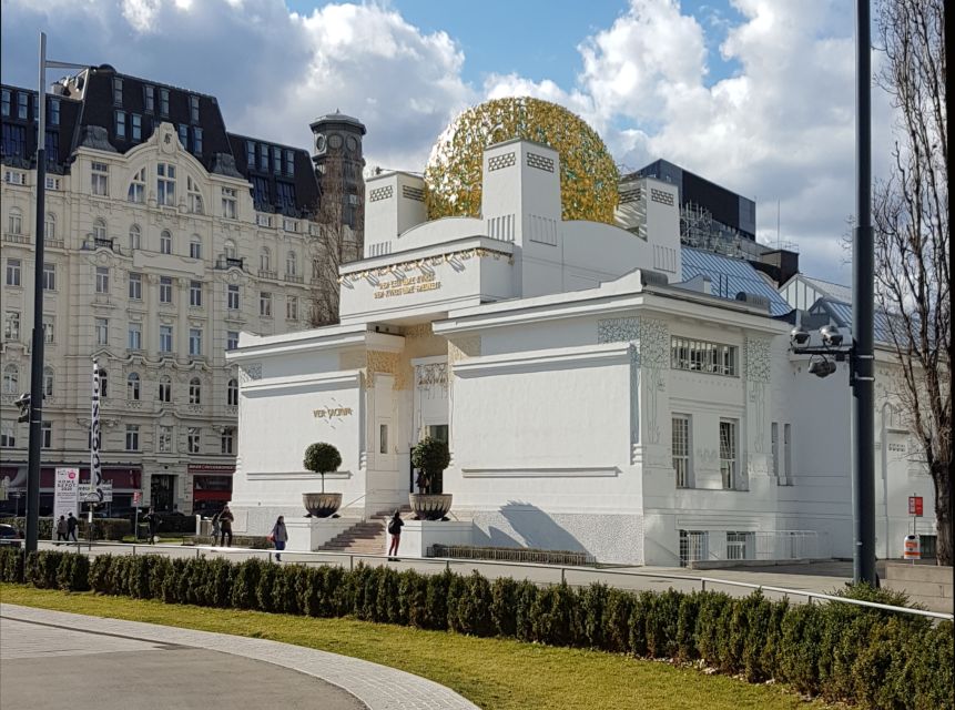 Vienna: Tour of Gustav Klimt's Art in 3 Museums with Tickets - Belvedere Palace: The Kiss and Judith in context
