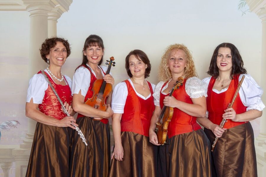 Vienna: Traditional Dinner Show at the Wiener Rathauskeller - Price and value: is $97 worth it?