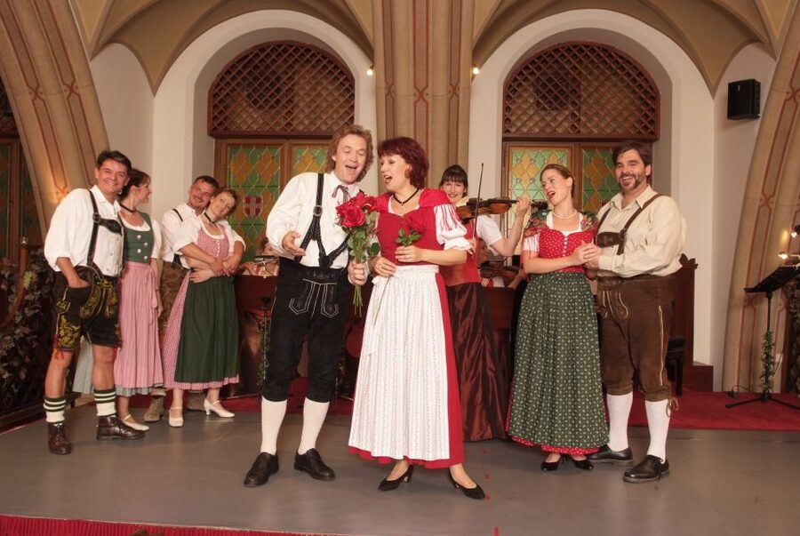 Vienna: Traditional Dinner Show at the Wiener Rathauskeller - Practical tips for a smooth night at Rathauskeller