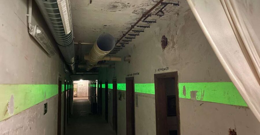 Vienna: Underground WWII Bunker Ticket and Guided Tour - Entering Vienna’s Underground: From Liberation Museum to Secret Shelter