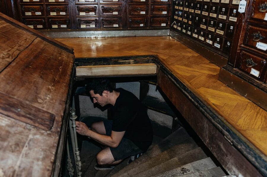 Vienna: Viennese Underworld Guided Walking Tour - What you’ll see below Vienna: WWII relics, pharmacy medicine, shelters, and refuge