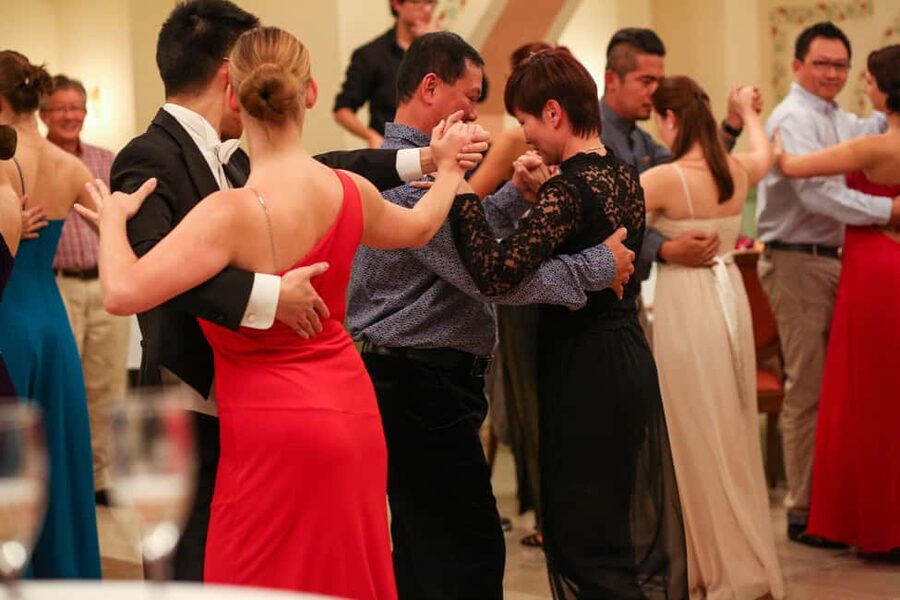Vienna: Viennese Waltz Workshop for Couples - Before you go: what to wear and who should sit this one out