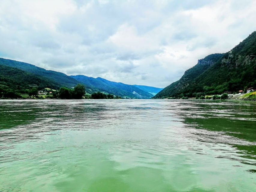 Vienna: Wachau Valley Private Kayak and Wine Tour - Wine tasting in Spitz: Riesling, Grüner Veltliner, and a producer visit