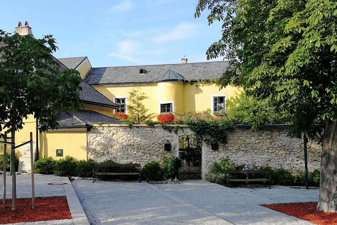 Vienna Woods Wine Tour - Wines, Vines & Good Times! - Getting There and What to Pack by Season