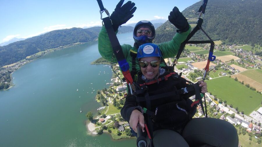Villach/Ossiachersee: Paragliding "Action" Tandemflug - Gerlitzen Alpe Setup: Aerial Orientation Before Takeoff
