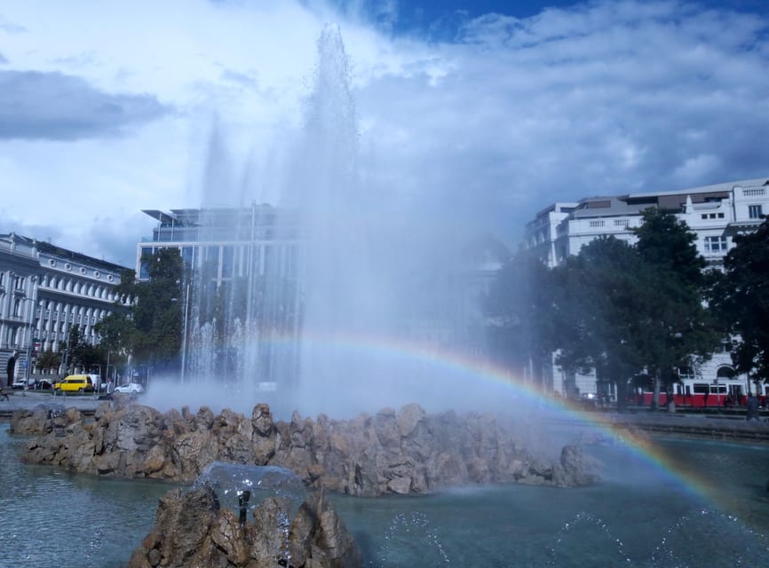 Wien: Tours with locals by public transport & walking - Belvedere by Tram and Subway, Plus Garden Time That Feels Worth It