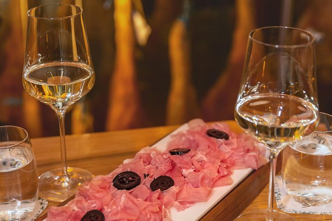 Wine Tasting Tour - The meeting point: Lugeck 6 and an easy start